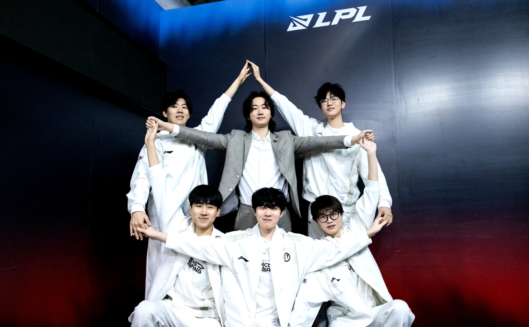 九游体育官方Rookie在雄鹿比赛中险胜，比赛局势复杂引发热议！的简单介绍