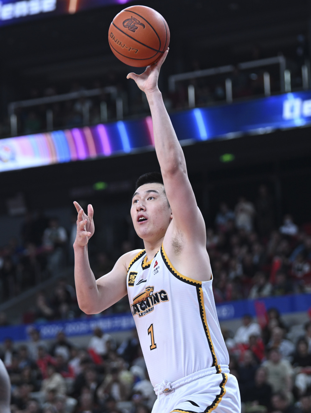 赛前辽宁本钢备战CBA常规赛，防线松动细节曝光，球迷炸锅，赛程密集仍需轮换的简单介绍